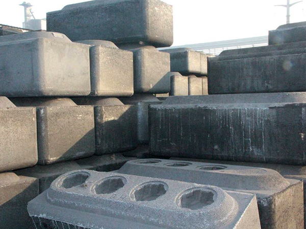 Prebaked anode carbon block for aluminum electrolysis